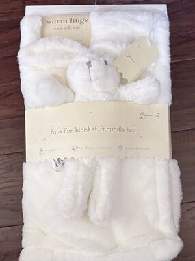 Source Unknown White Faux Fur Blanket & Cuddle Toy Set